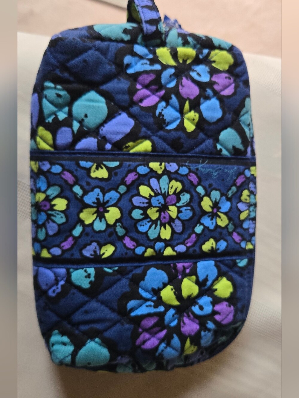 New Vera Bradley Zip Quilted Floral Cosmetic Pouch - Picture 4 of 6